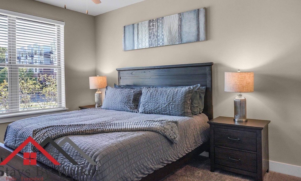 Villa Heights Condo | StaysByWalker 2BR - 2 Miles To Uptown! Gym/Parking