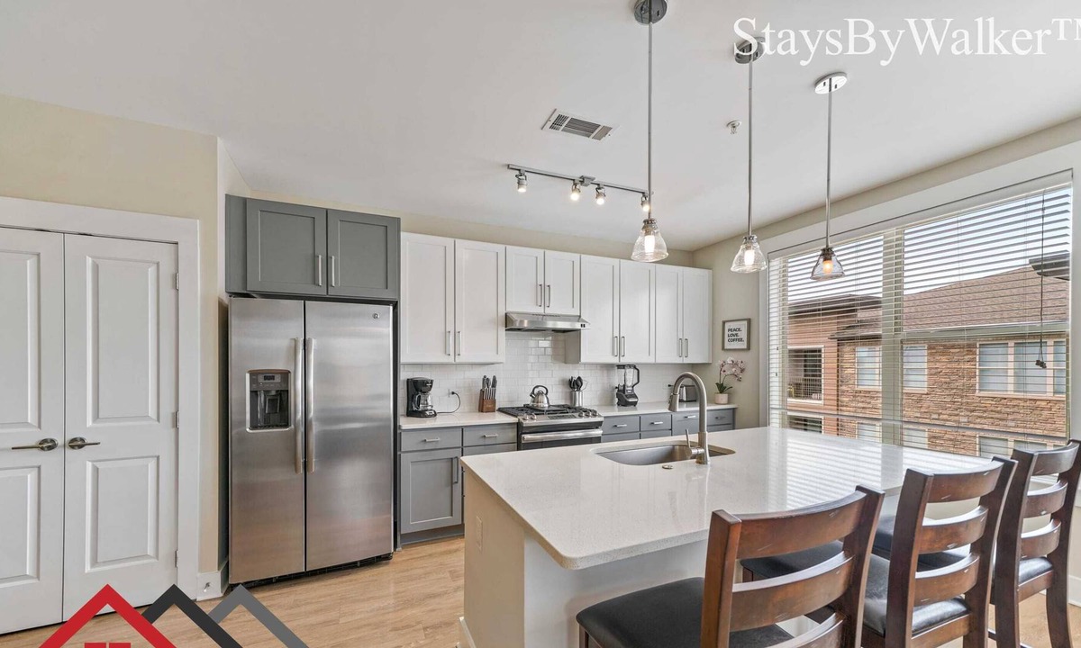Charlotte Condo | StaysByWalker 3BR Waverly - 1G Wi-Fi/Desks/Gym