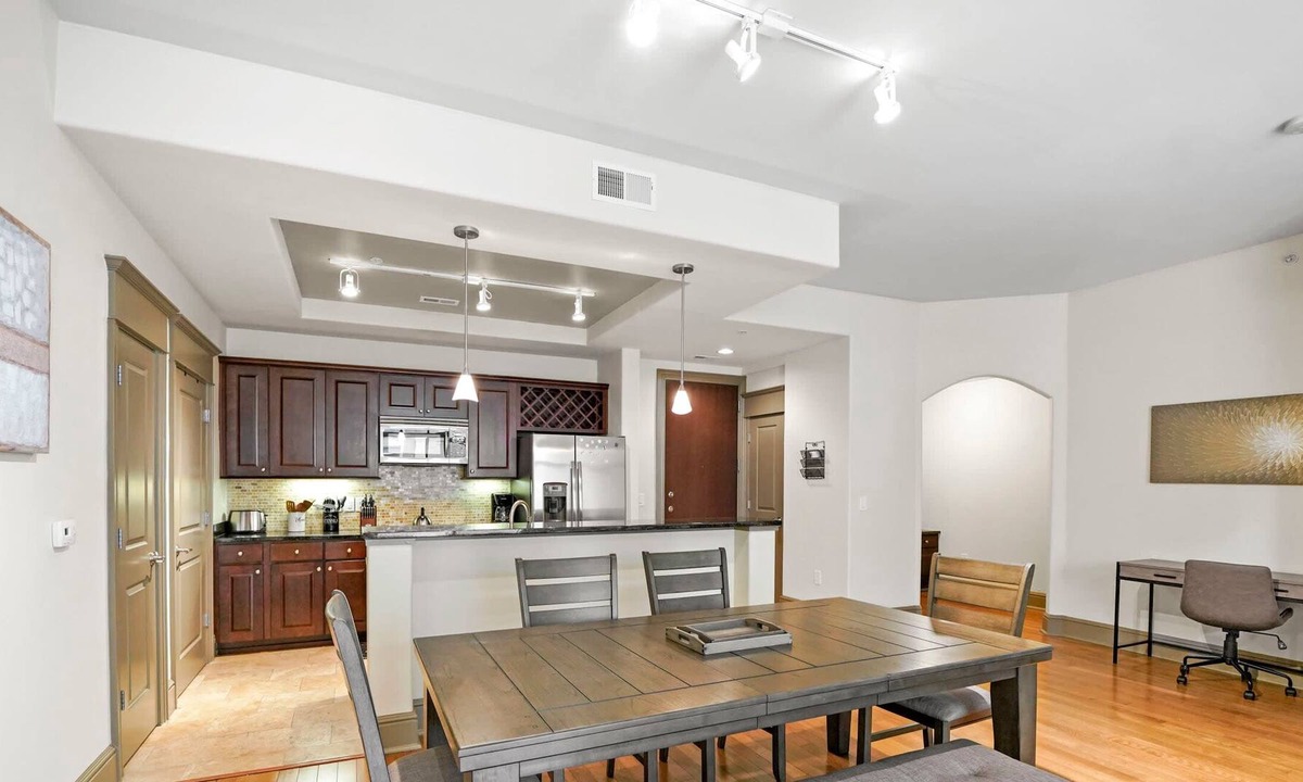 SouthPark Condo | StaysByWalker SouthPark Lux 2BR -KingBeds/Pool/Gym