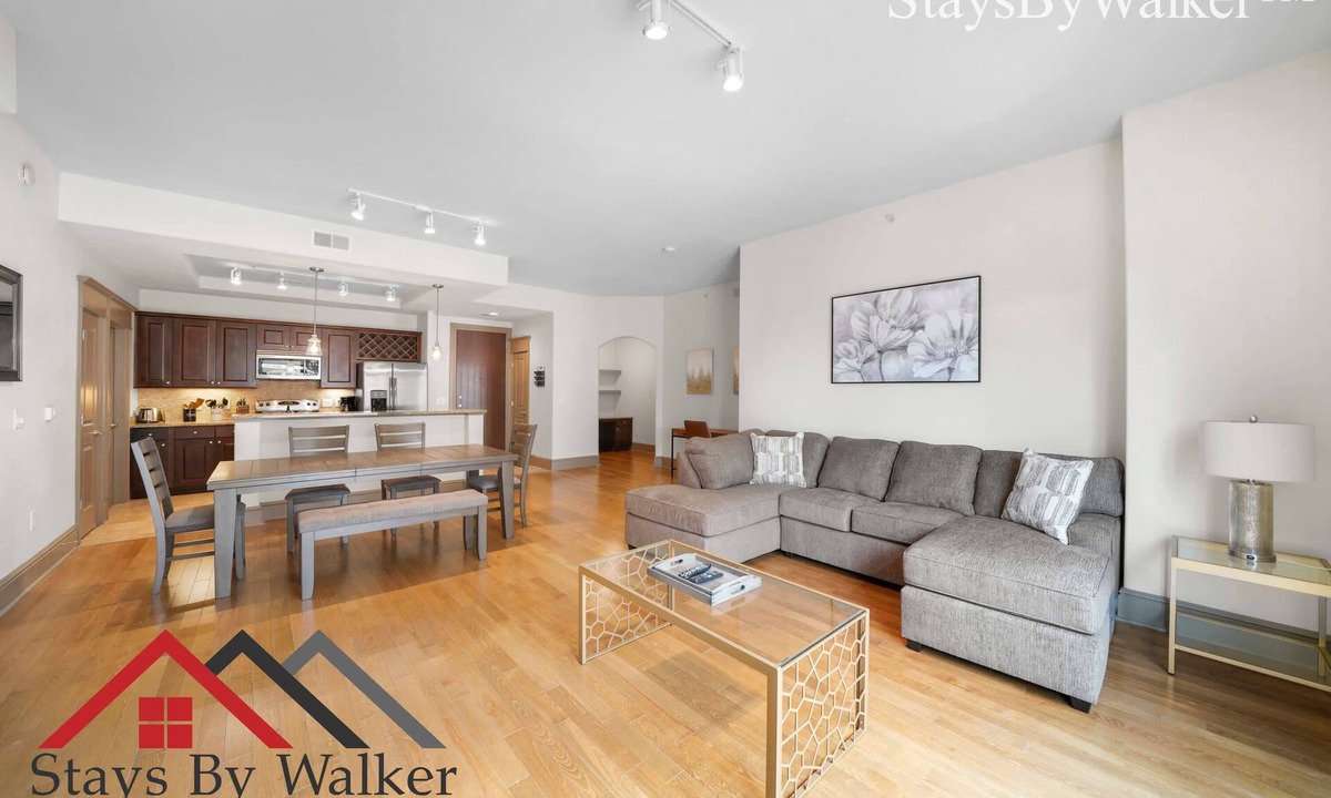 SouthPark Condo | StaysByWalker SouthPark 2BR! KingBeds, Pool, Gym