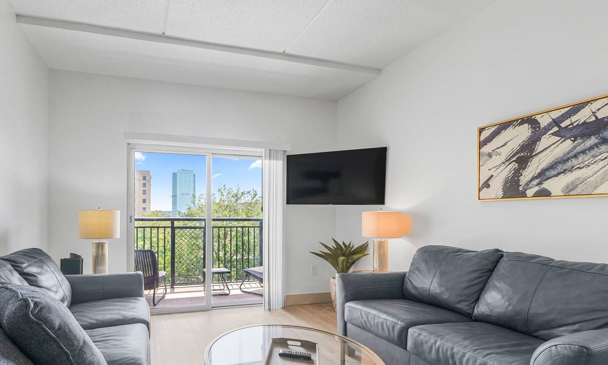 Charlotte Center City Condo | StaysByWalker Uptown 3BR w/King Beds! 1340SqFt