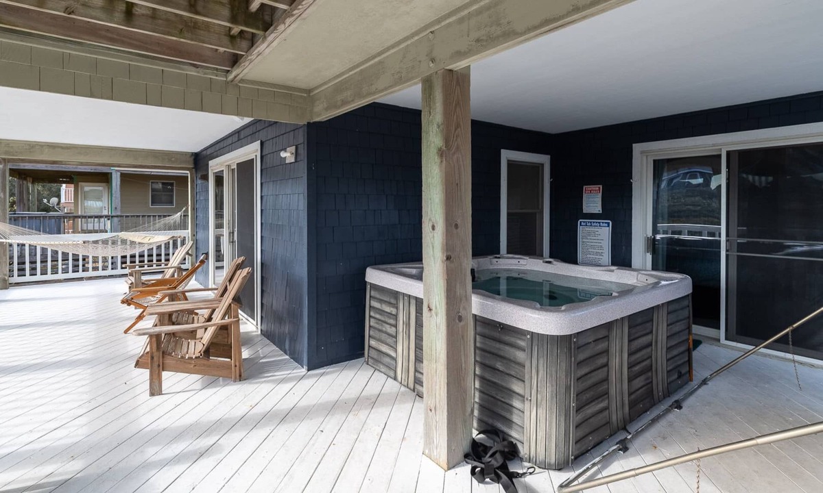 Corolla House | Steps to the Beach 4 Bedroom Home at Crown Point