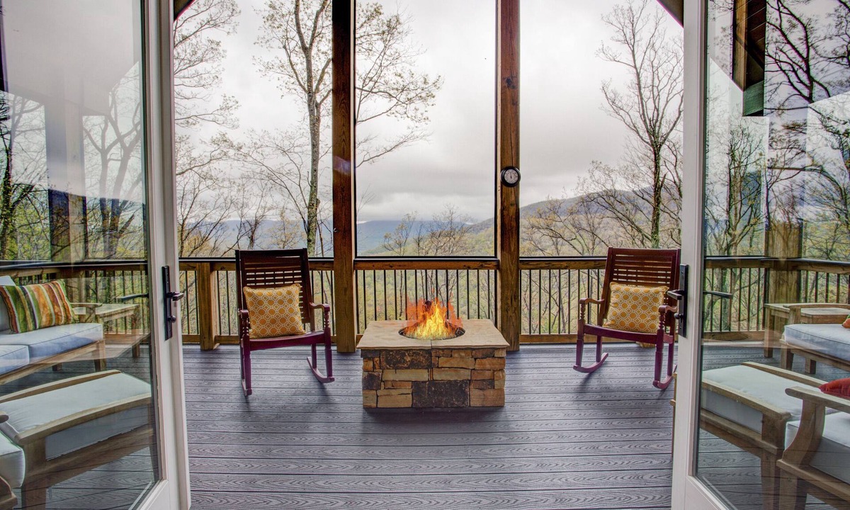 Laurel Ridge House | Sticks & Stones | NEW Construction, Elegantly Decorated, HOT TUB, Pet Friendly, Tons of Privacy!
