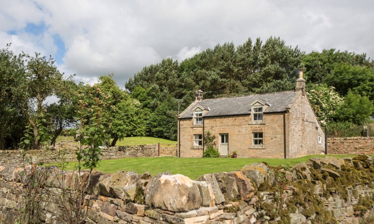 Hallington Cottage | Stone Built Cottage with Large Enclosed Garden & Private Lake Area