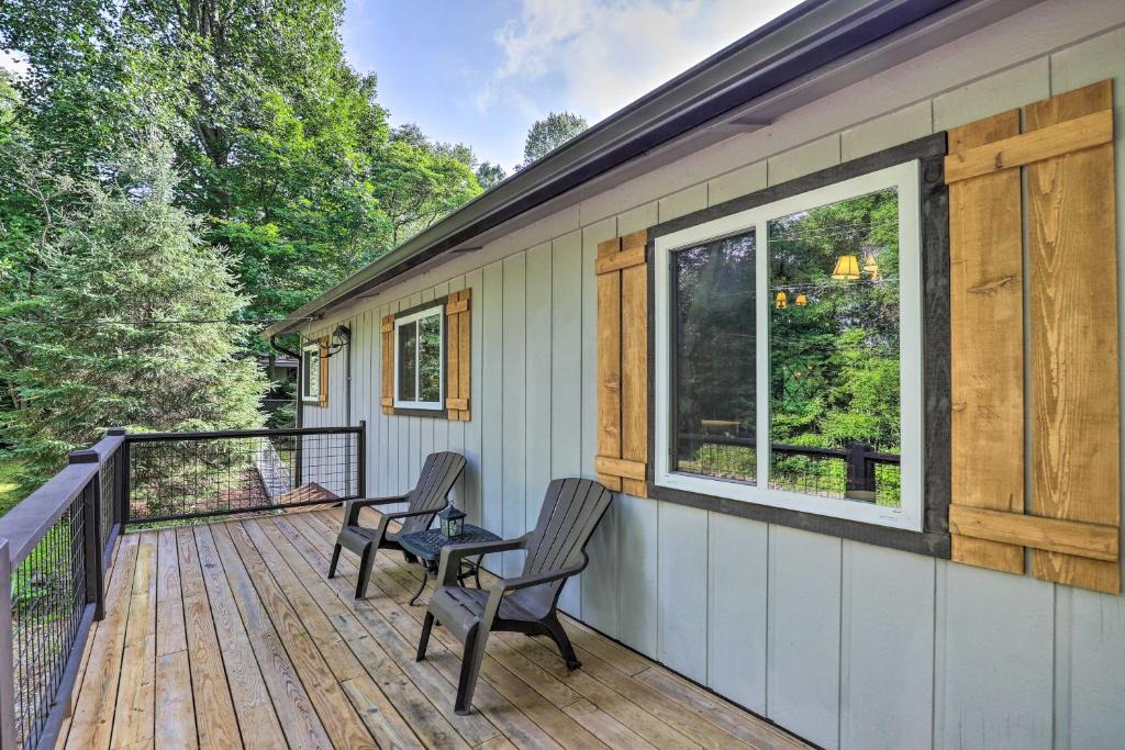 Glenville House | Stonewood Lodge Home with Deck in Glenville!