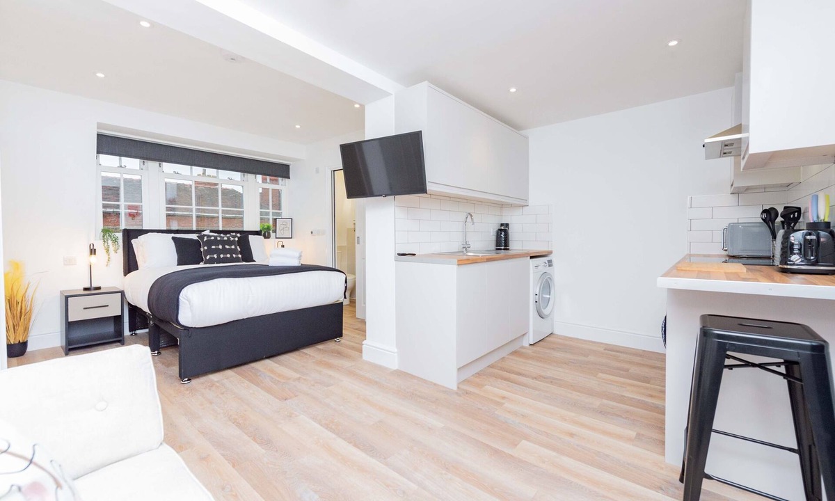 Shrewsbury Apartment | Studio 3 Third Floor with Roof Terrace in Shrewsbury