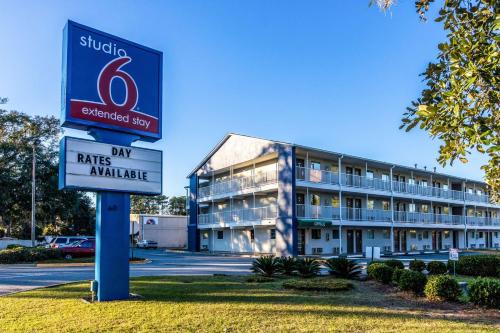 Savannah Hotel | Studio 6 Extended Stay - Savannah, GA