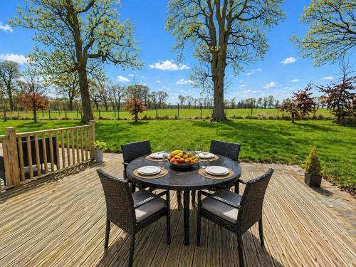 Longcroft House | Studio Apartment with great views and outdoor deck