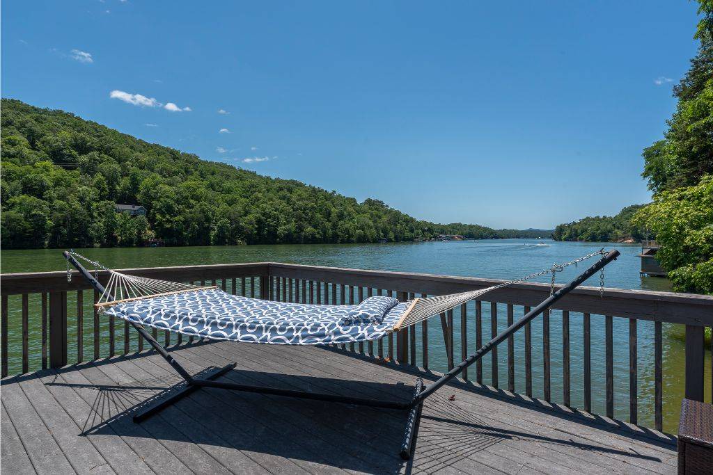 Lake Lure Apartment | Studio flat ∙ 5 bedrooms ∙ 12 guests