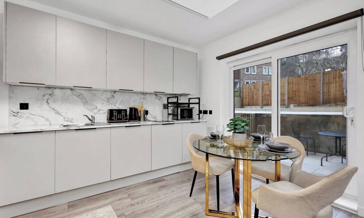 St. George's Apartment | Studio Flat in Central Islington | Own Patio