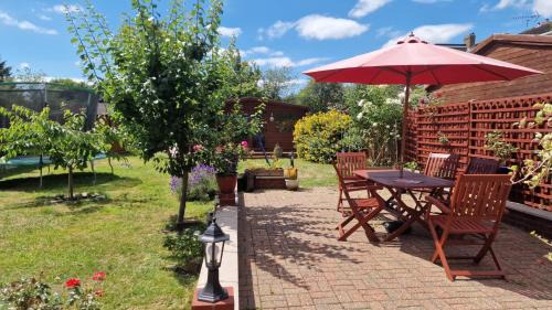 Heaton Apartment | Studio Flat on Straight Road, Harold Hill,