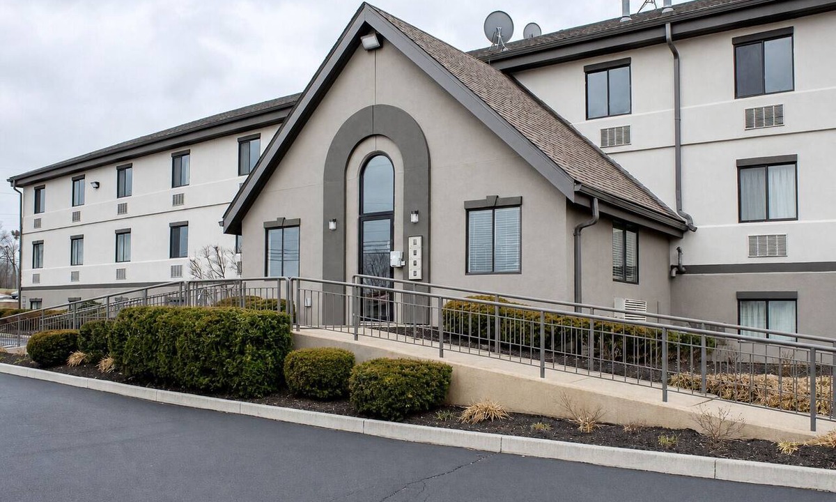 Springdale Hotel | Studio Lodge Springdale Cincinnati
