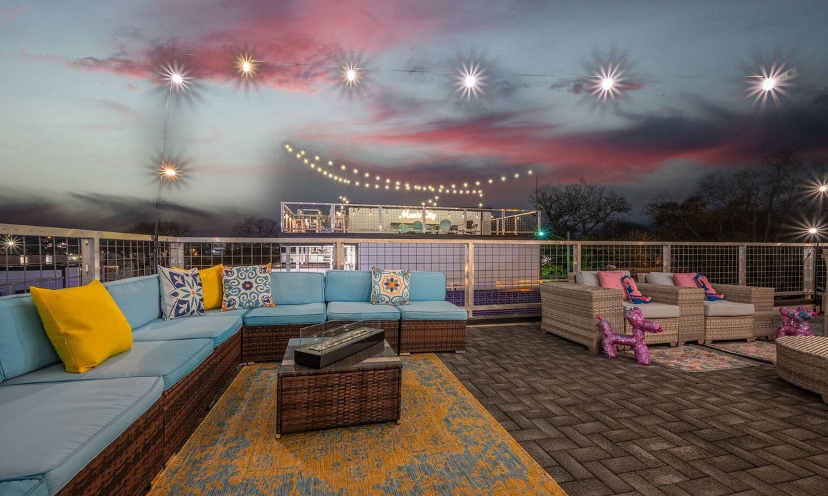Nashville Apartment | Stunner on Delaware/City Views/2 Rftop Decks