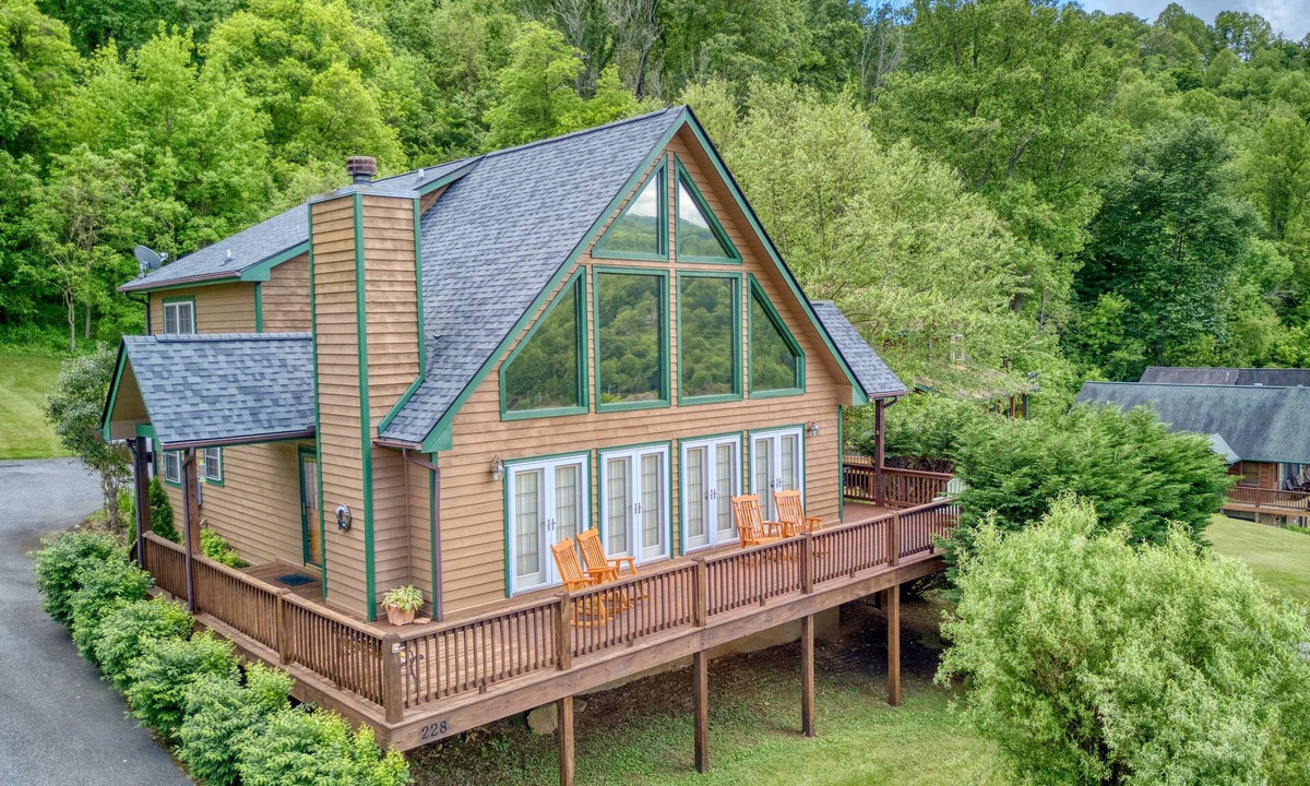 Waynesville Cabin | Stunning 3 Bedroom 2.5 Bath 2 Story A Frame Cabin, Paved Access, Views, WIFI