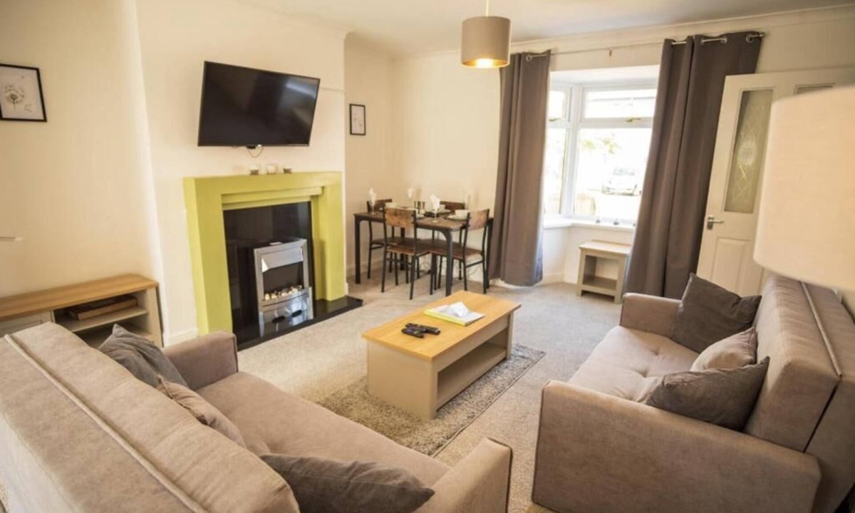 South Shields House | Stunning 3BED Home w Garden on South Shields Coast
