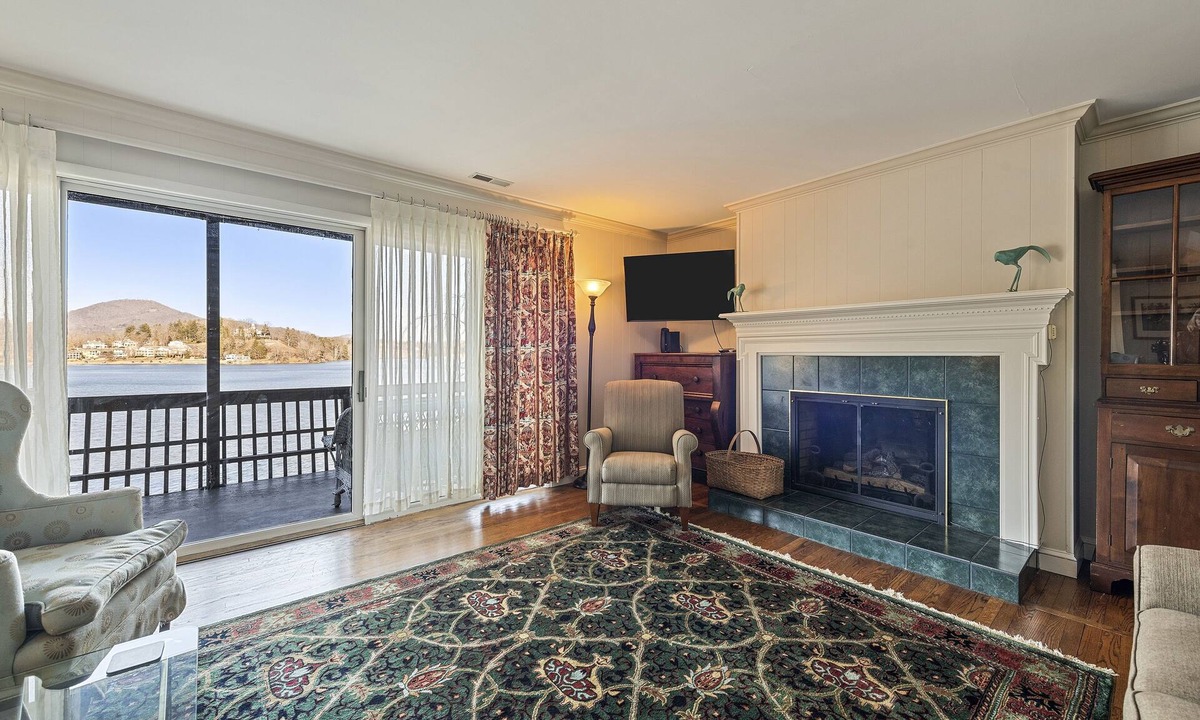 Lake Junaluska House | Stunning 3BR Retreat with Lake Views, Full Kitchen, Fireplace and Central A/C