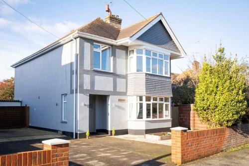 Bognor Regis House | Stunning 4br House for 10 Near Beach & Town