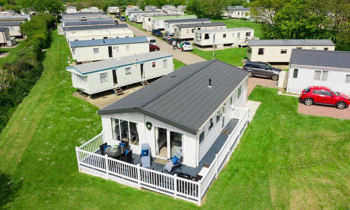 Mappleton Cabin | Stunning 6 berth lodge for hire at Skipsea Sands in Yorkshire ref 41077WF