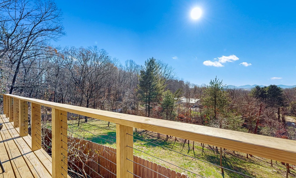 Alexander House | Stunning Dog-friendly Mountain Retreat with 4 BR and views