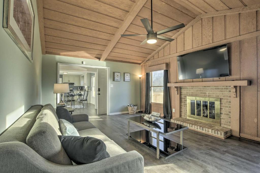 Greensboro House | Stunning Greensboro Home with Deck and Pond View!