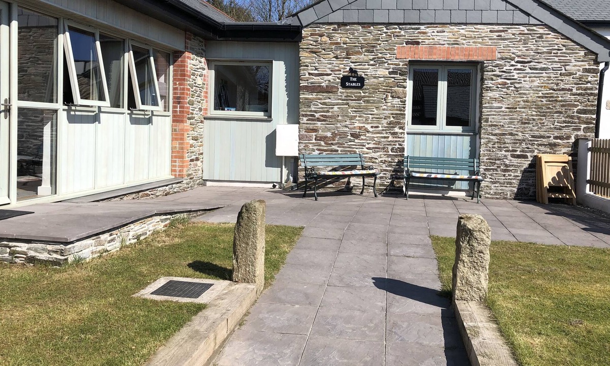 Camelford House | Stunning North Cornwall barn conversion close to the action, away from the crush
