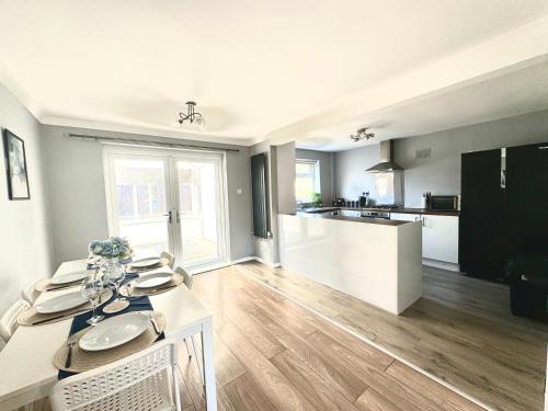 Bootle House | Stunning Open Plan 3 Bed House - Driveway & Garden