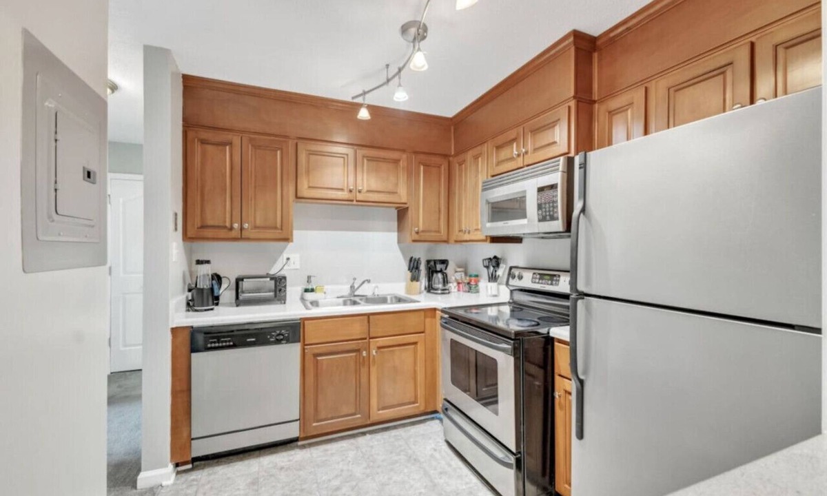 Crabtree Apartment | Stylish 2 Bed Suite—in Crabtree Valley Raleigh!