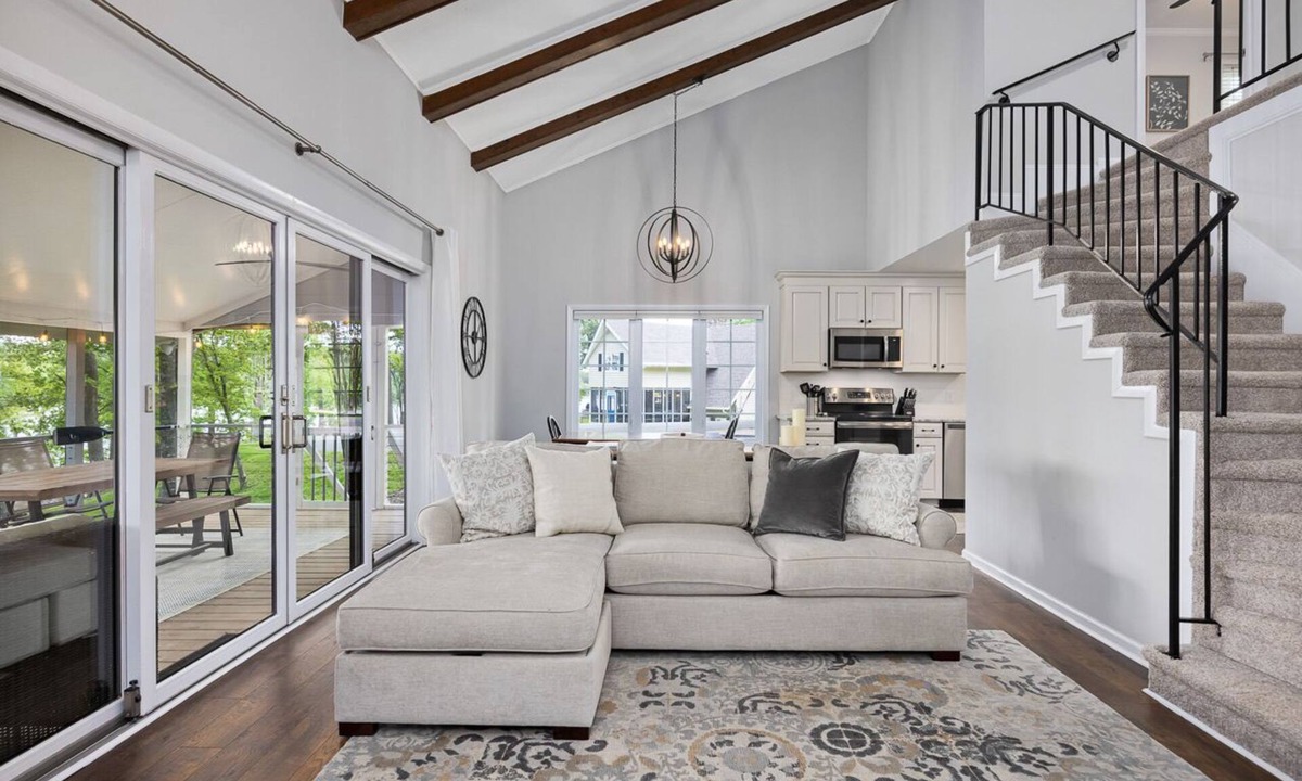 Henderson Cottage | Stylish 3BR Lakefront Home on Kerr Lake