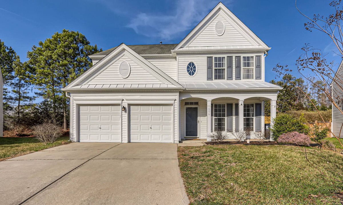 Breckenridge House | Stylish and Cozy Home - 5 miles to RTP Triangle Park & RDU Airport