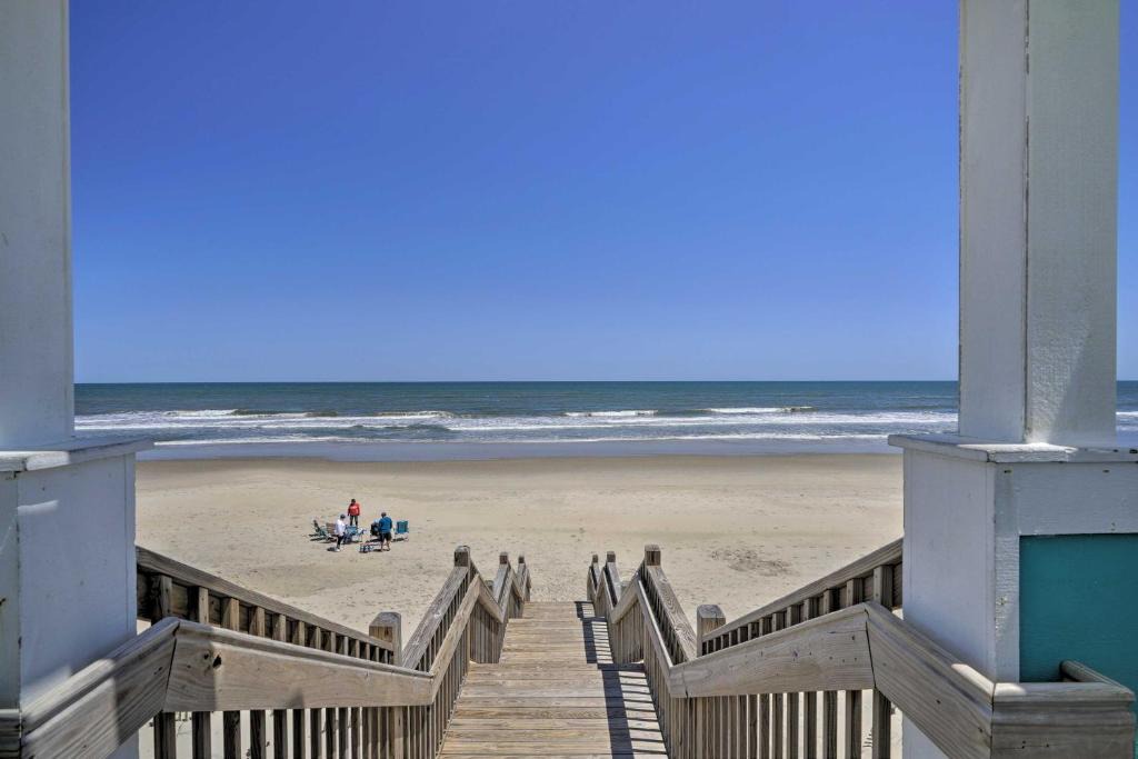 Buck Island House | Stylish Coastal Home Walk to Corolla Beach!