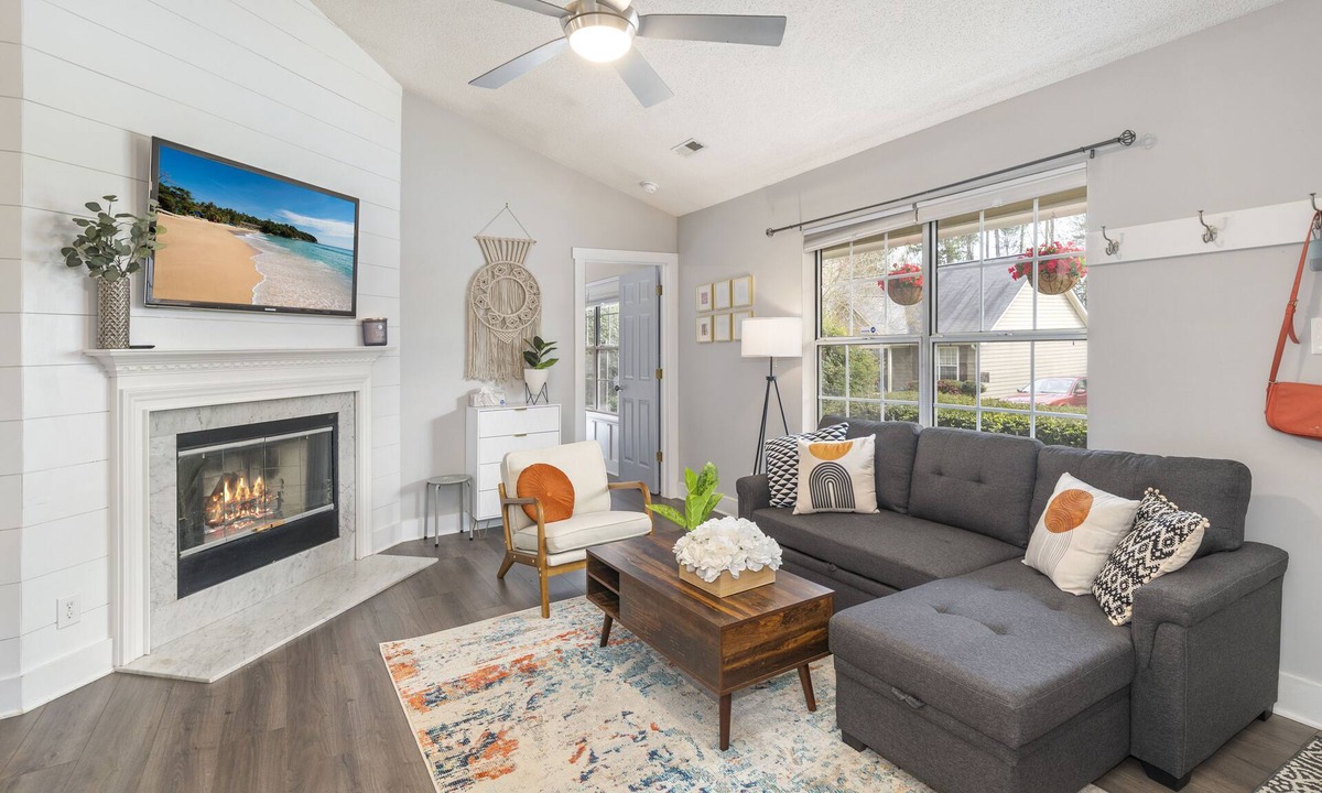 Durham House | Stylish & Comfortable Bungalow * Mins to Duke, UNC, RDU & Downtown*