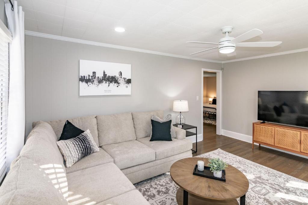 East Raleigh House | Stylish & Comfy 5 Location Private Backyard Updated Close to Downtown Walkable