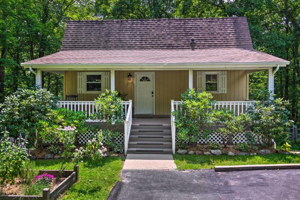 Fairview House | Stylish Fairview Farmhouse Deck and Wishing Well!