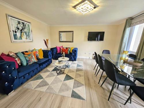 Kirkliston Apartment | Stylish & Spacious 4 Bedroom House