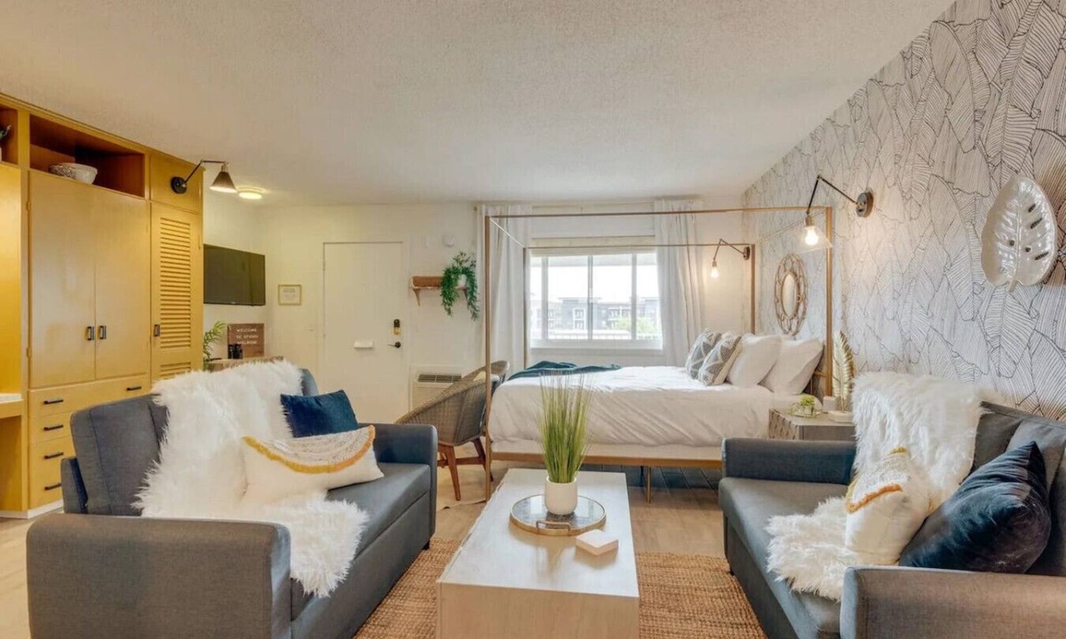 Melrose Apartment | Stylish Studio with Pool-Walkable to Dining & Bars