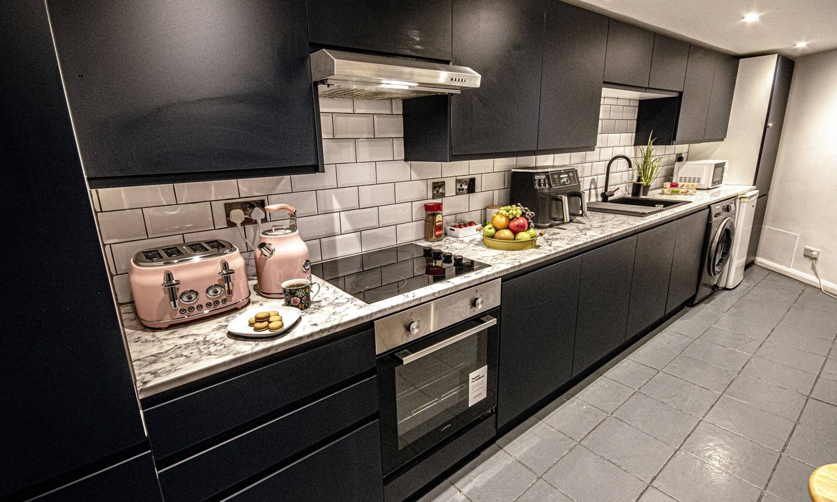 Montpelier Apartment | Stylish Super Central Modern Townhouse Retreat