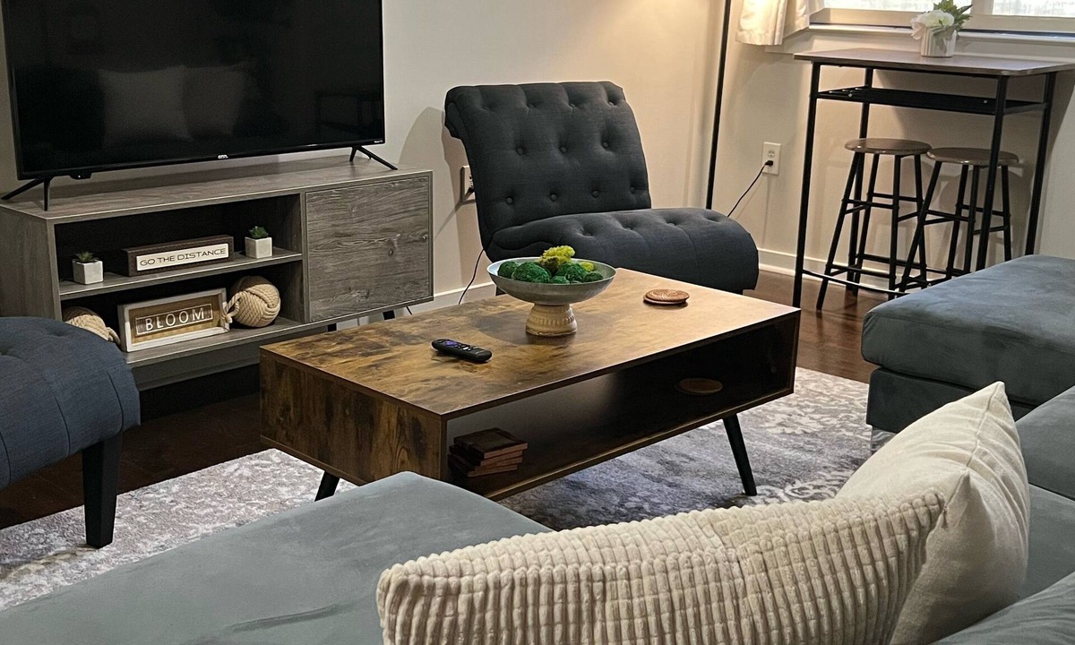 First Ward House | Stylish Townhouse In Uptown, 1BD studio, City Views & WiFi