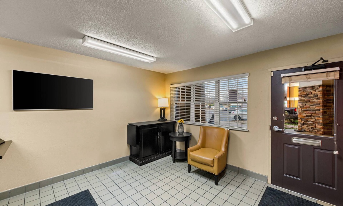 Williamsburg Square Hotel | Suburban Studios Winston-Salem near Hanes Mall