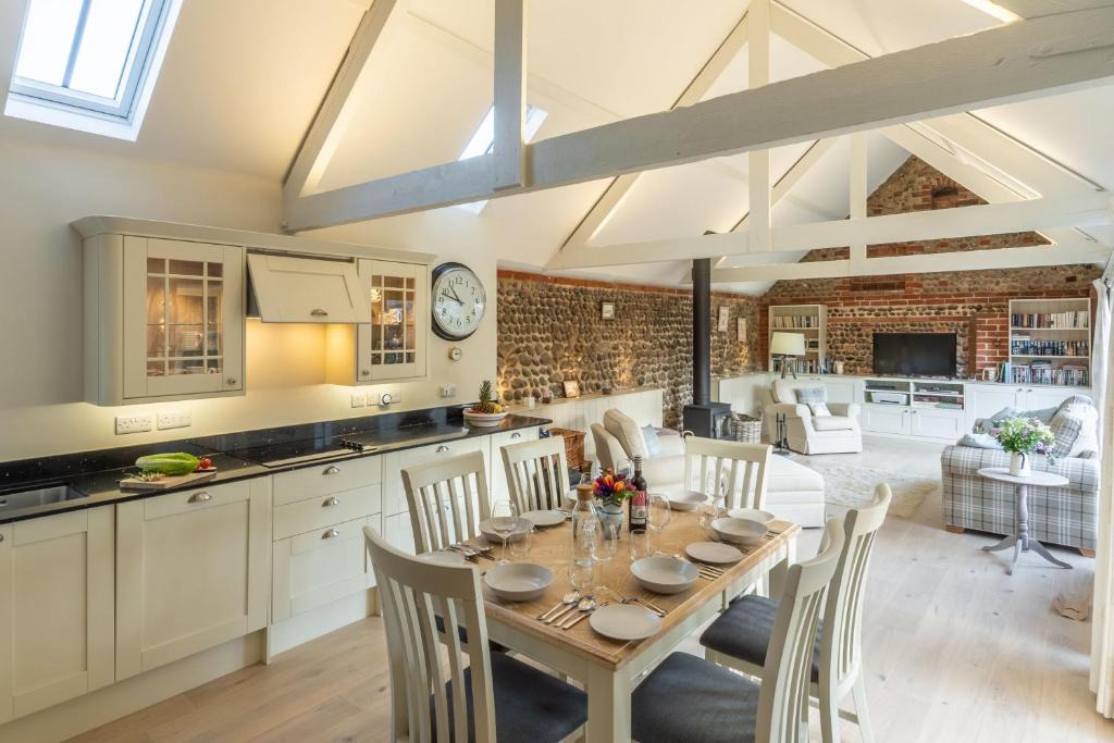 Weybourne House | Summer Barn