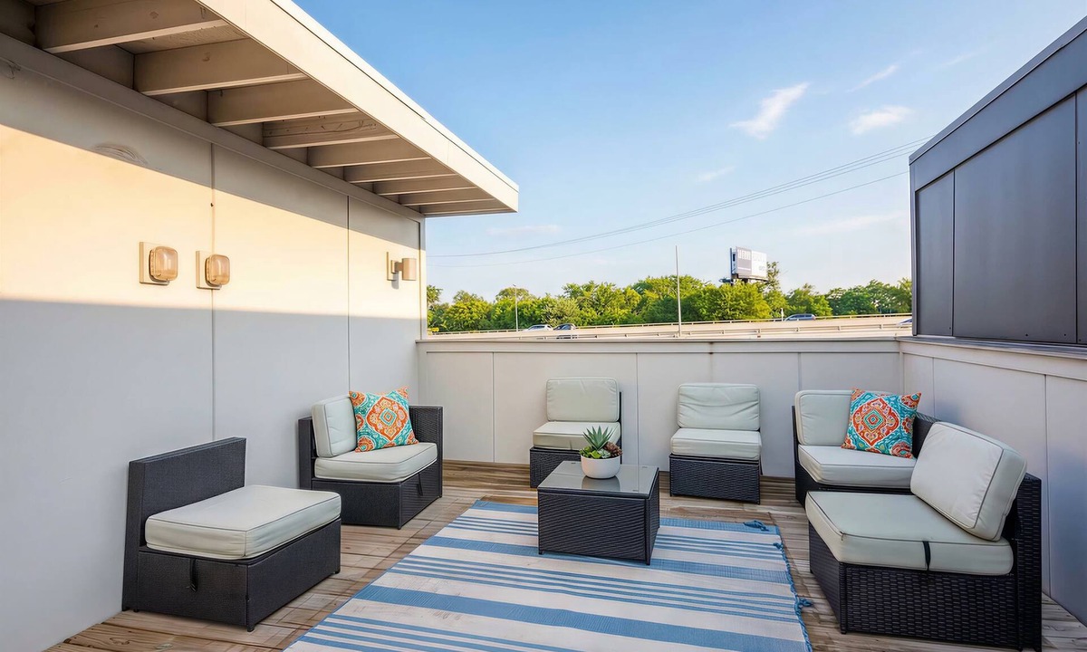 Hadley - Washington House | Summer rooftop deck, patio lounge, skyline views near Broadway