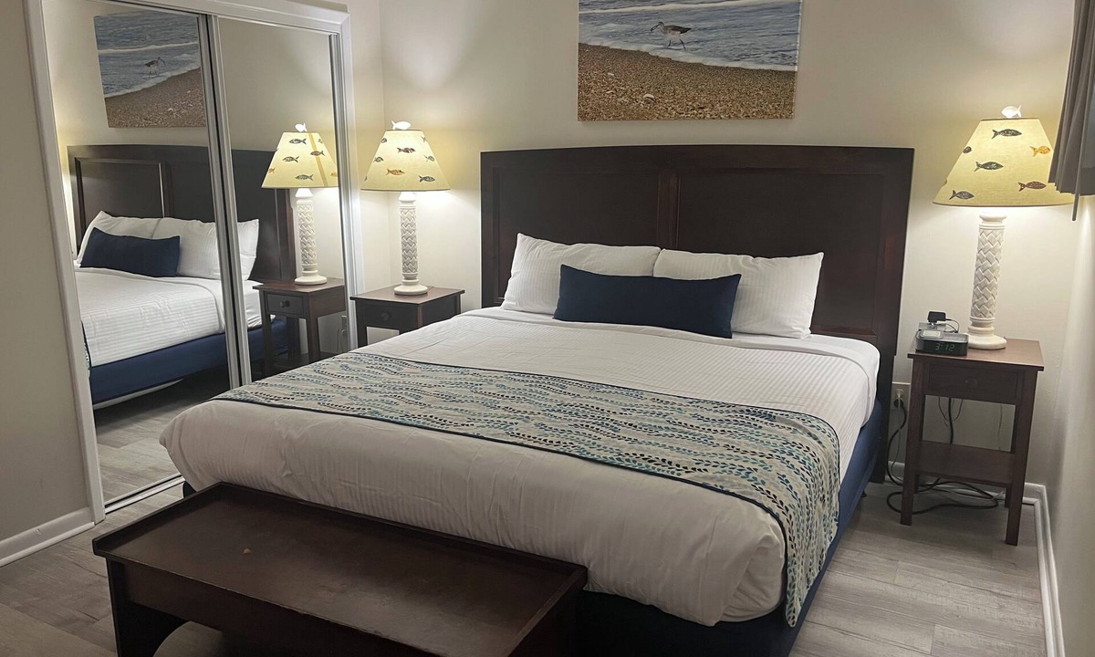 Wrightsville Beach Condo | Summer Sands Wrightsville Waggin' Room 104
