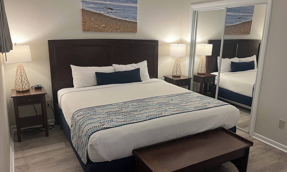 Wrightsville Beach Condo | Summer Sands Playa de los Paws Room 307