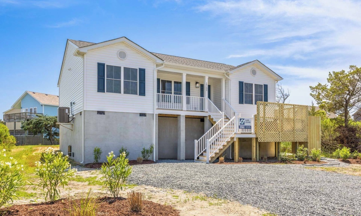 Avon House | SUMMER SAVINGS - Soundside Dog Friendly Home in Avon w/Hot Tub, Grill, and TVs