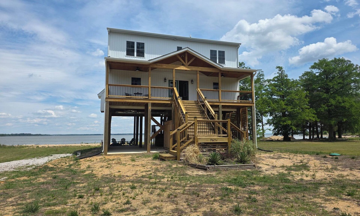 Spring Grove House | SUNKEN MEADOW BEACH ~ Private Beach, Sleeps 12