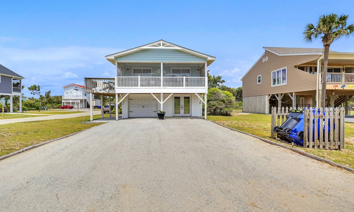 Long Beach House | Sunkissed 2: Comfortable Cottage Near Public Beach Access
