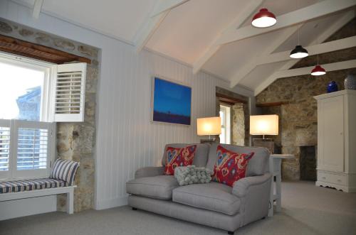 Mousehole Apartment | Sunny Corner