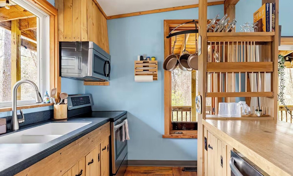 Taylortown House | Sunny Pines Hideaway: Pet Friendly Open-Plan Loft in Pinehurst