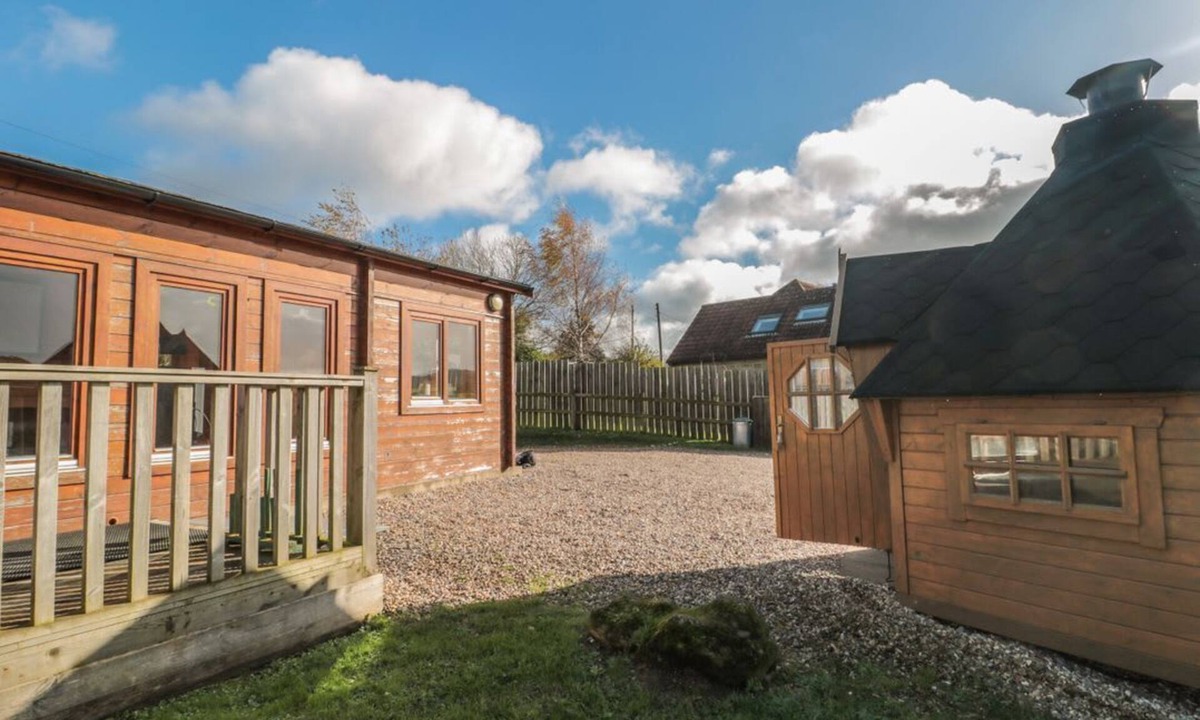 Crewkerne Cabin | Sunnyside Lodge: A Dog-Friendly Retreat