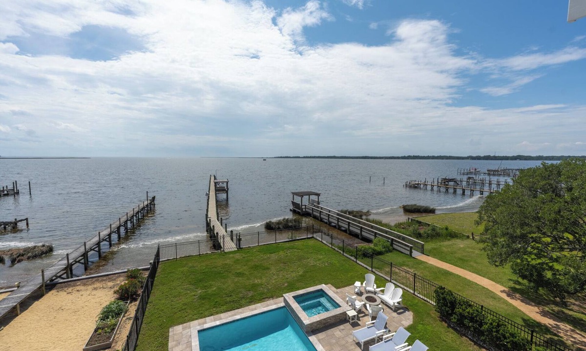 Colington House | Sunset Bay 5 Bedroom Home with a Jacuzzi Tub, Work-Out Room and Bayside Access!