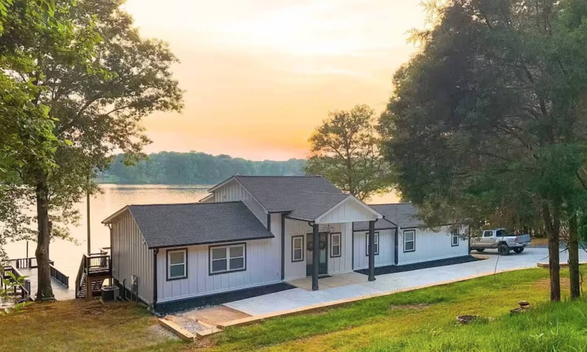 Dixie - Berryhill House | Sunset Shores Retreat: 15% off thru Nov!